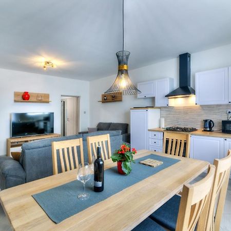 Apartment Luka Сен Екстериор снимка