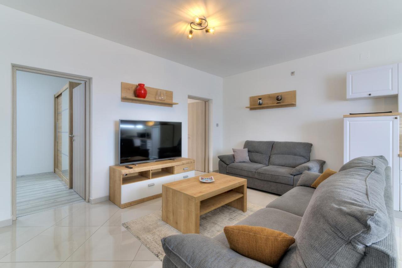Apartment Luka Сен Екстериор снимка