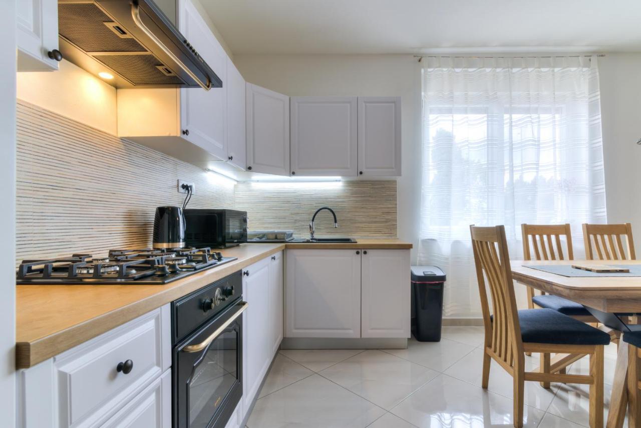 Apartment Luka Сен Екстериор снимка