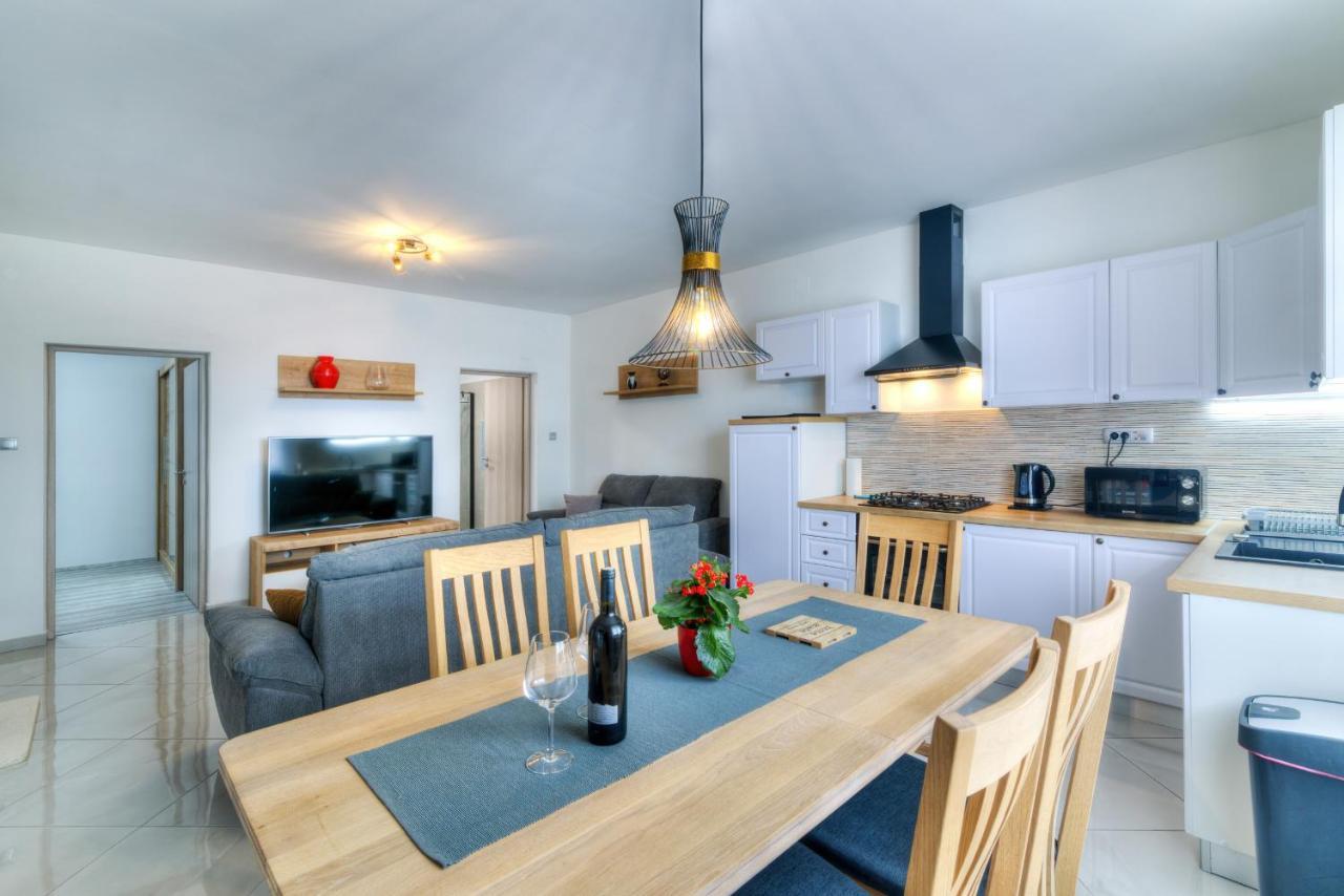 Apartment Luka Сен Екстериор снимка