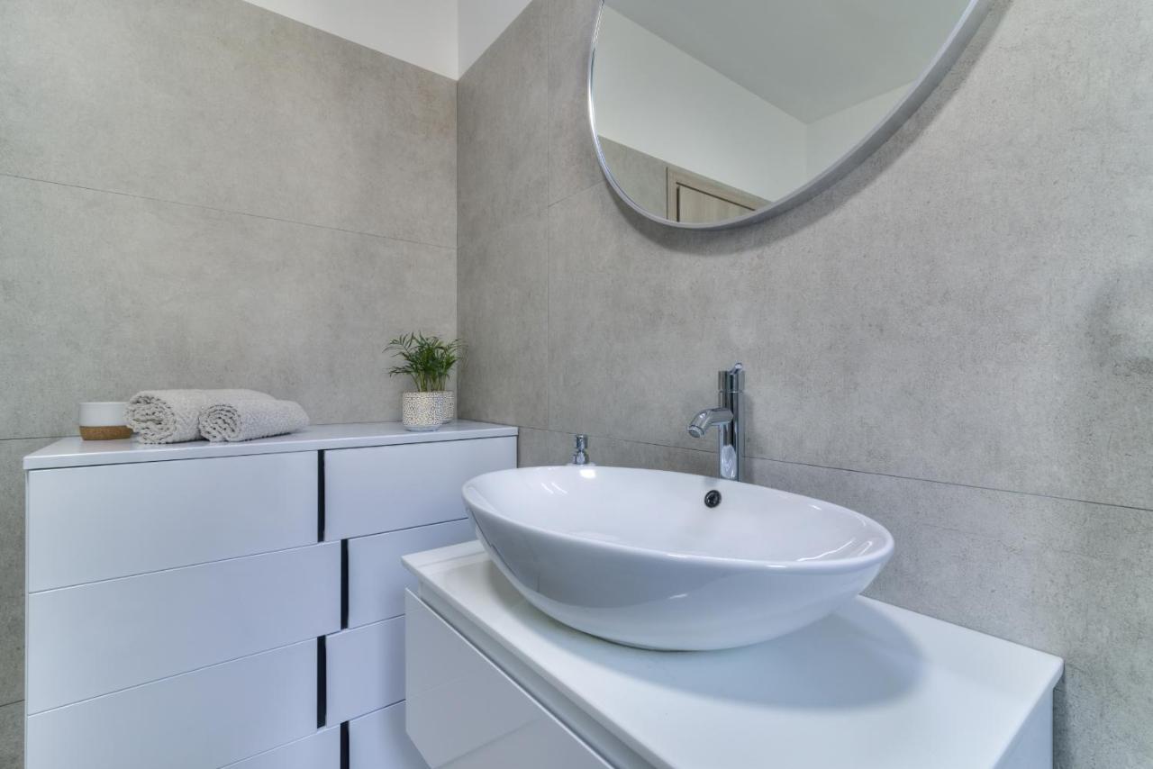 Apartment Luka Сен Екстериор снимка