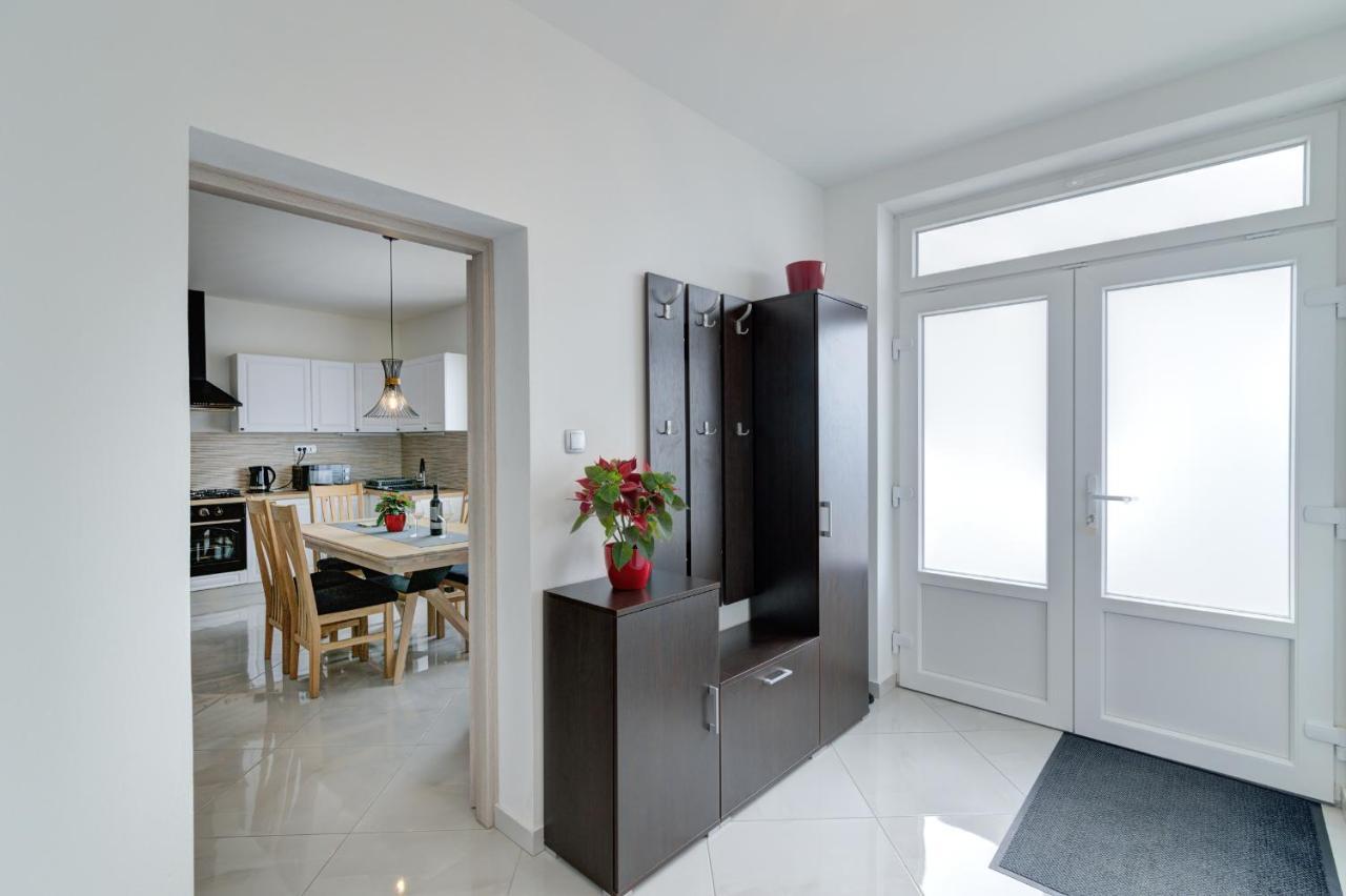 Apartment Luka Сен Екстериор снимка
