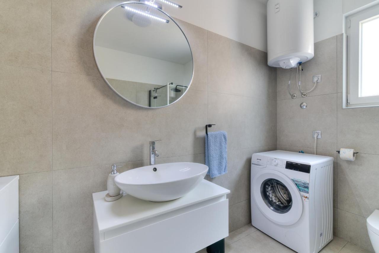 Apartment Luka Сен Екстериор снимка